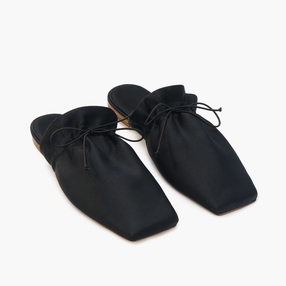 Sleeper The Puff Slippers in Black Size 38